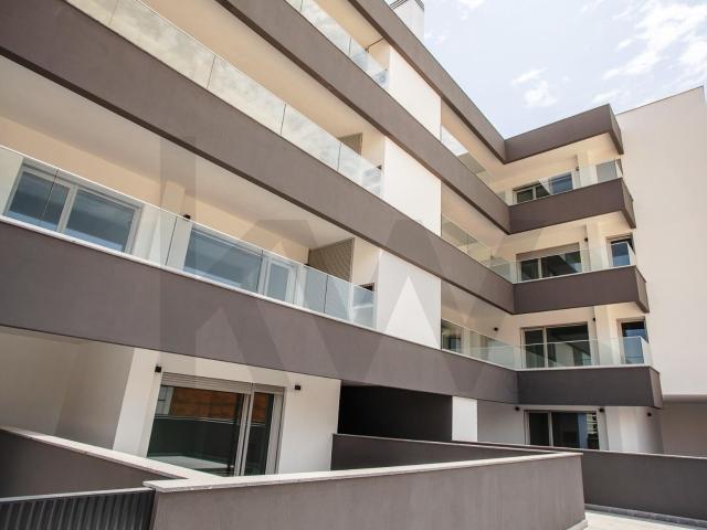 T2 | 3º piso | varanda | box 2 carros | 158m2 | vista | Camarate