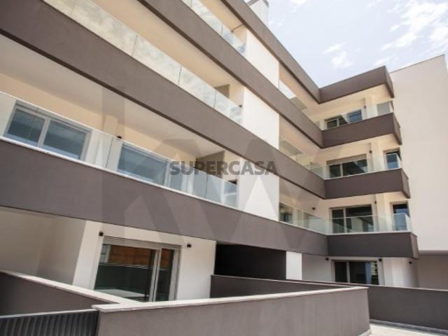 T2 | 3º piso | varanda | box 2 carros | 158m2 | vista | Camarate