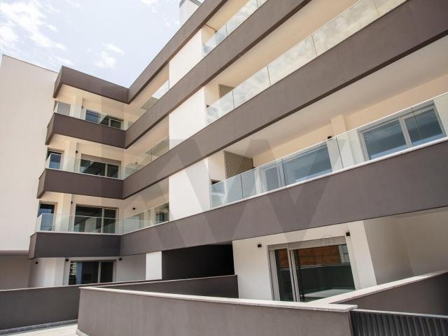 T2 | 3º piso | varanda | box 2 carros | 170m2 | vista | Camarate