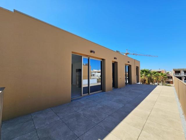 T2 top floor com terraço, piscina e garagem em Cabanas de Tavira