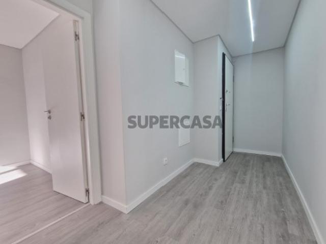 T2 Torre da Marinha * * REMODELADO * * BOAS ÁREAS