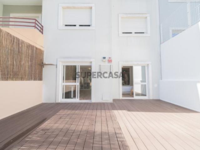 T2 Totalmente Mobilado ao lado do Parque da Paz com Terraço Privado de 33m²