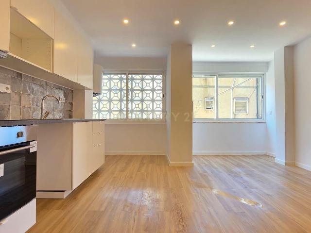 T2 totalmente remodelado | 66 m² | Encosta do Sol | 1.º andar