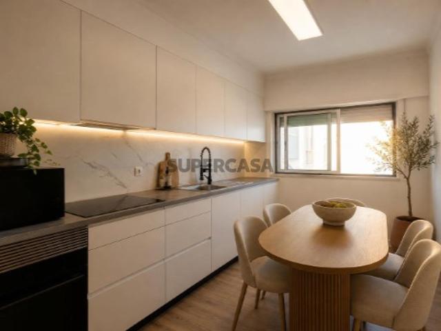 T2 Totalmente Remodelado | 89 m² | Arrecadação | Elevador | Cacém