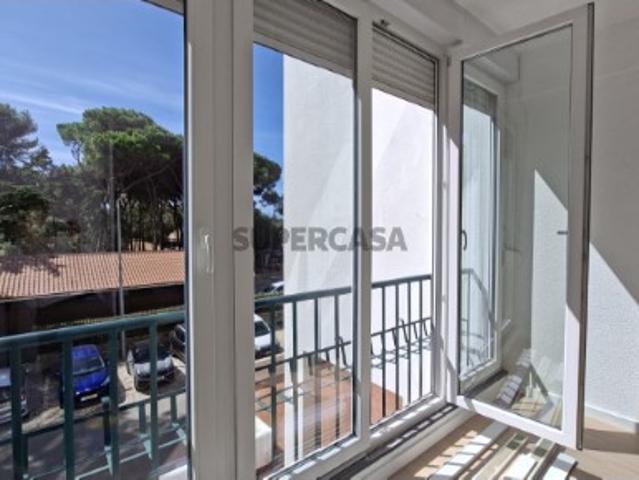 T2 Totalmente Remodelado com Arrecadação, Quinta da Alagoa, Carcavelos