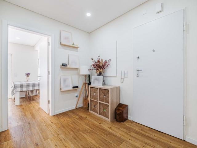 T2 TOTALMENTE REMODELADO COM TERRAÇO DE 40 m² | DAMAIA DE CIMA AMADORA