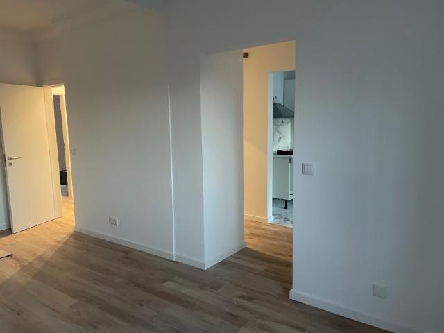 T2 TOTALMENTE REMODELADO JUNTO À BAÍA DA AMORA