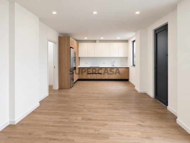 T2 totalmente remodelado e equipado no Lavradio | 83 m² | 265.500 €