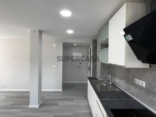 T2 Totalmente Remodelado em Corroios Rés Do Chão Alto