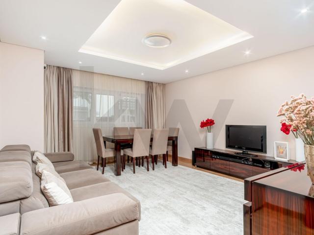 Apartamento T2 Cave Totalmente Remodelado em Cascais: Conforto, Eficiência e Custos Fixos Reduzidos