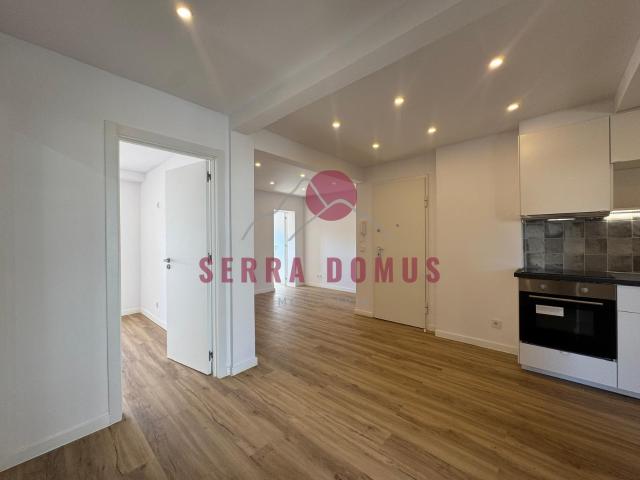 T2 Totalmente Remodelado | Excelentes Áreas | Varanda e Vista
