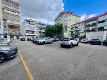 T2 totalmente remodelado na Amora com 1 suíte e 2 varandas