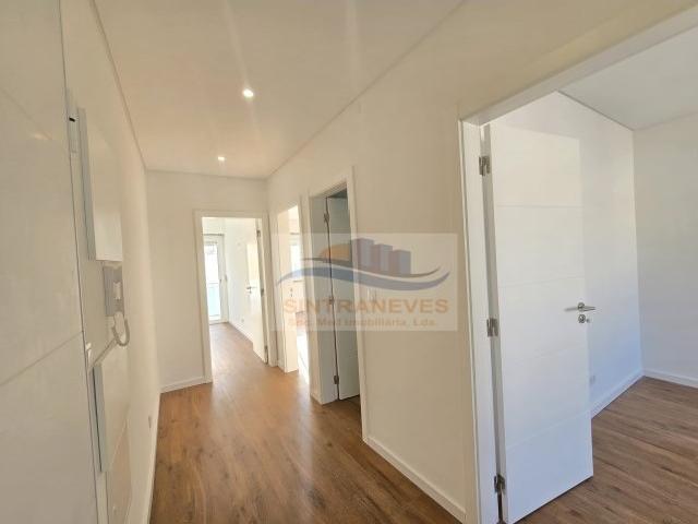 T2 totalmente remodelado na Damaia de Cima