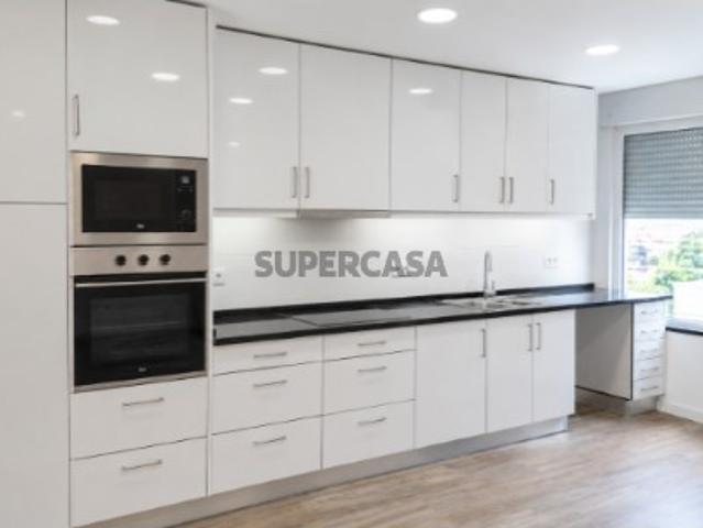 T2 Totalmente Remodelado nas Torres do Fonte Nova Benfica