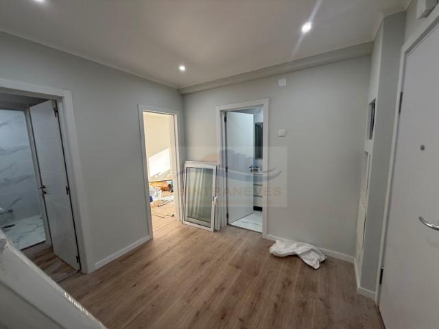 T2 Totalmente Remodelado | Varanda nos Quartos | Cozinha Equipada