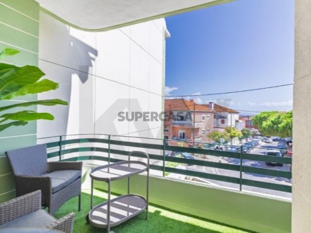 T2 Totalmente Renovado e Equipado | Varanda | Prédio Reabilitado | Almada
