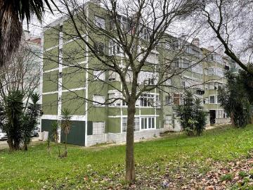 T2 totalmente renovado, 2 frentes solares em Benfica junto a. 55m² Benfica