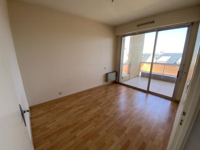 T2 traversant 50 m2 Ascenseur Garage individuel 2 exté