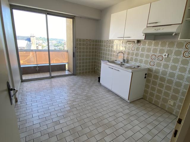T2 traversant 50 m2 Ascenseur Garage individuel 2 extérieurs
