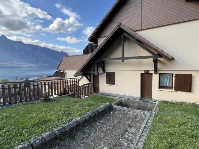 T2 TRESSERVE AVEC TERRASSE VUE LAC