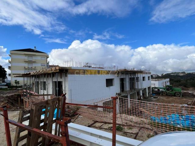 T2 Único em Leiria: Construção ICF em Condomínio Fechado com Piscina