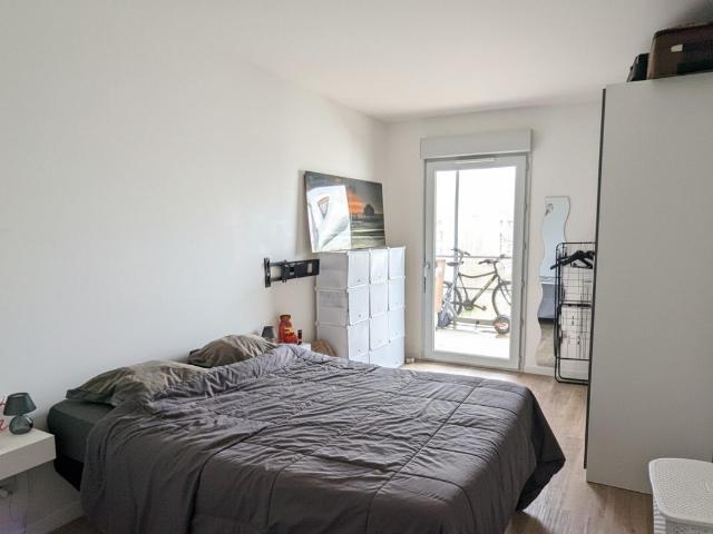 T2 VENDU LOUE avec terrasse et parking