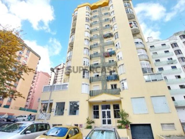 T2 vista desafogada Tapada das Mercês