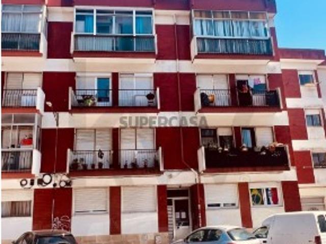 T2 Arrendado em Mem Martins