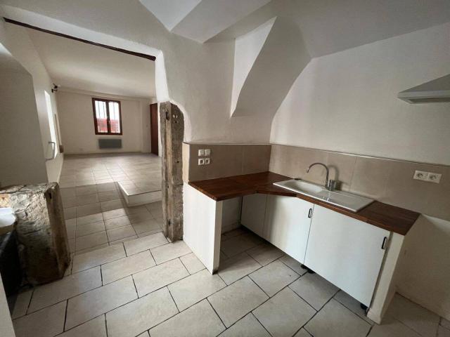 T2 au rez de chaussée d'un immeuble bien situé 38460 CREMIEU