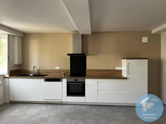 T2 AVEC BUREAU RENOVÉ CENTRE TARARE