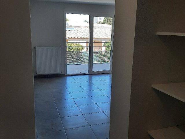 T2 AVEC BALCON+2 PARKINGS