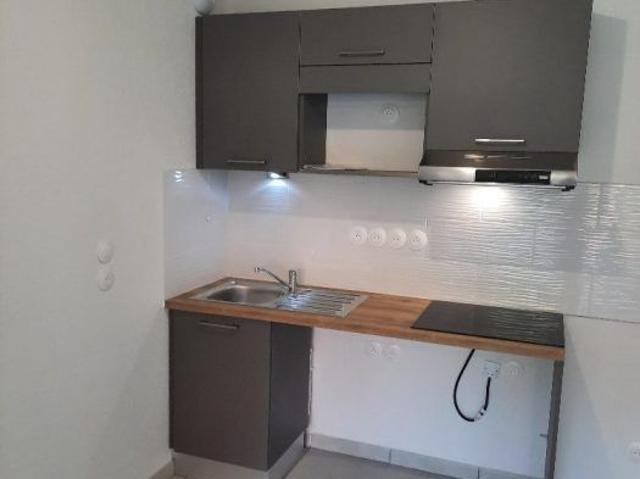 T2 AVEC BALCON ET PARKING EXTERIEUR
