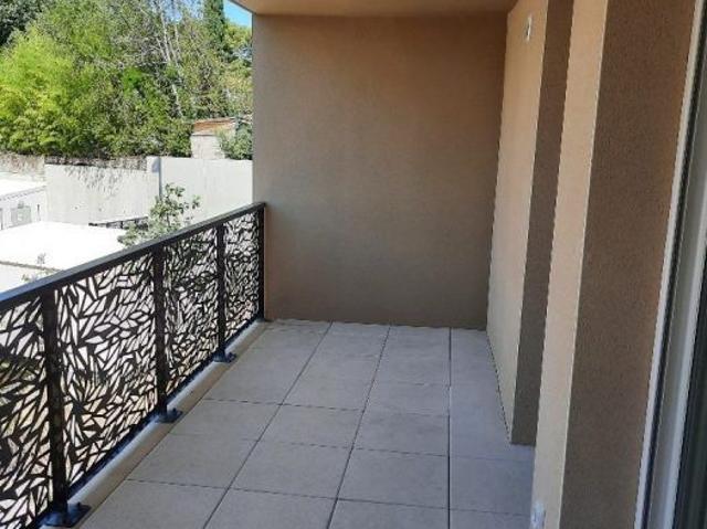 T2 AVEC BALCON ET PARKING