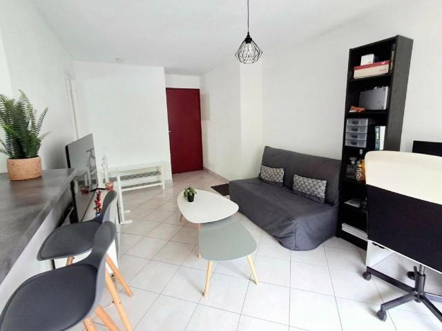 T2 avec balcon, parking privatif et piscine À 5 mn du Campus
