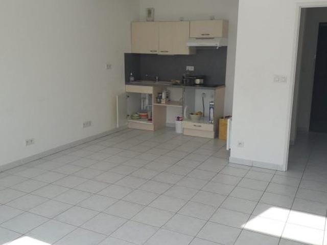 T2 AVEC BALCON + PARKING