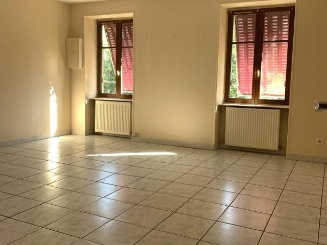 T2 AVEC JARDIN ET CAVE CHAUFFAGE COMPRIS SAINT CLEMENT S/VALSONNE