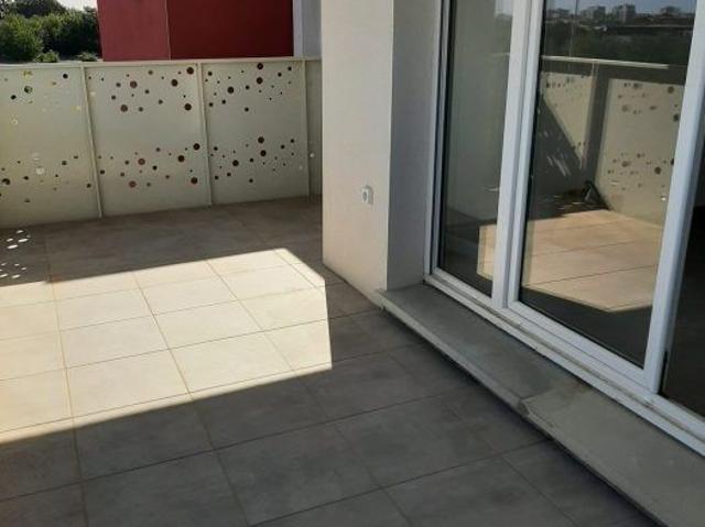 T2 AVEC TERRASSE ET PARKING