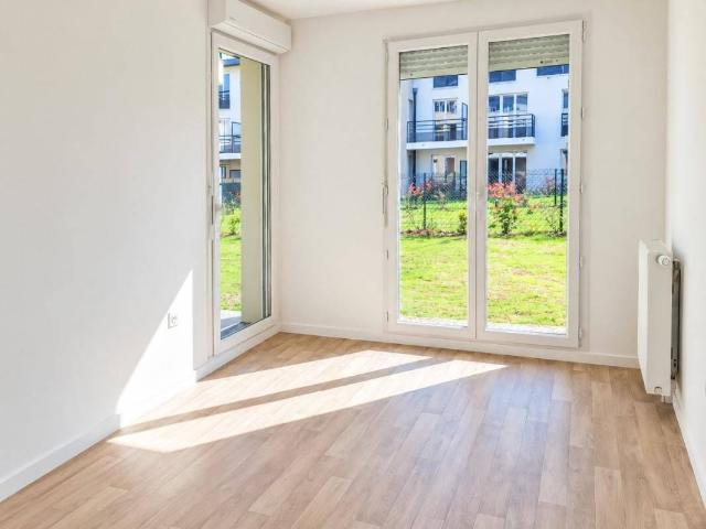 T2 avec terrasse et parking à CORBEIL ESSONNES
