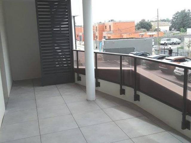 T2 AVEC TERRASSE ET 2 PARKINGS