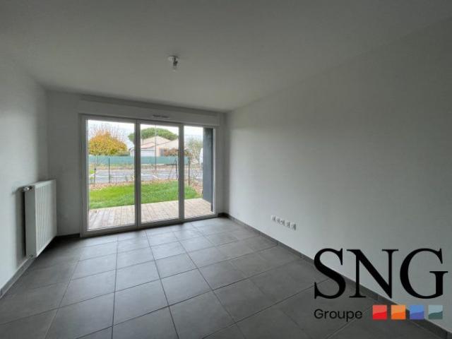 T2 AVEC TERRASSE, JARDIN ET 2 PARKINGS