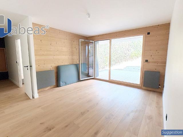 T2 avec 1 chambre et un Balcon de 16.31m², Un Casier à Ski, et un cellier