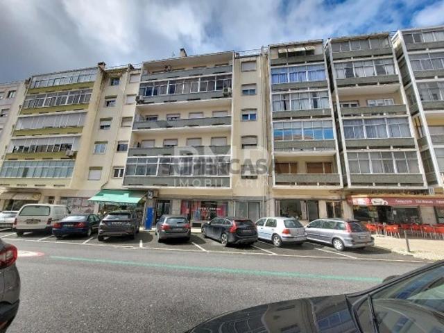 Apartamento T2 nas Avenidas Novas Com inquilino
