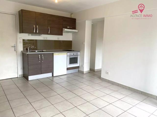 T2 balcon + parking VIENNE Centre