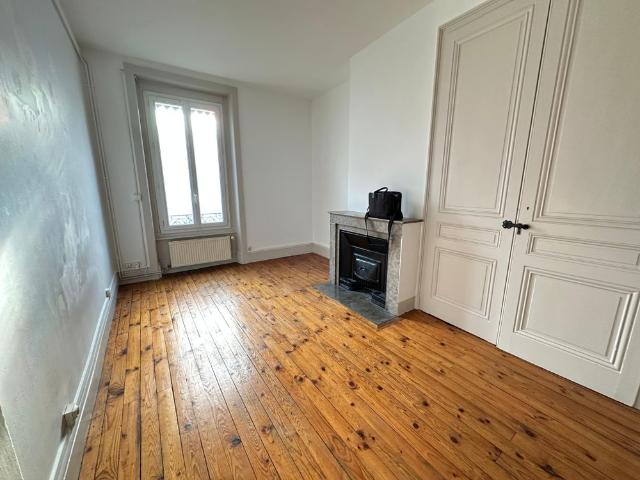 T2 bis de 72 m2 47 rue Dauphiné Au cœur du 3ème.