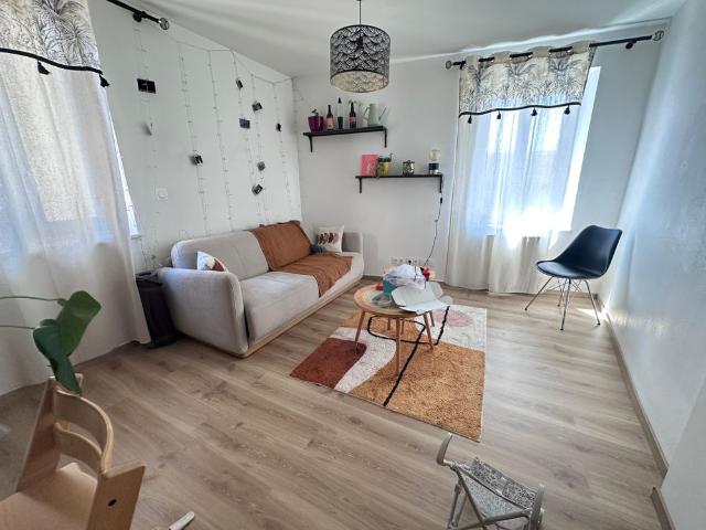 T2 BIS EN DUPLEX ST GENIS LAVAL CENTRE Profitez.
