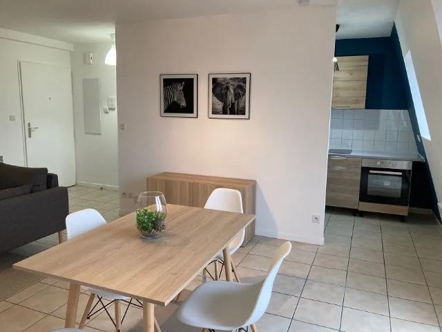 T2 BIS LIMITE CENTRE VILLE AVEC BALCON ET GARAGE
