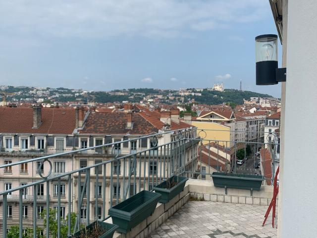 T2 BIS MEUBLE 56.39 M² 1 RUE FELIX FAURE LYON 7