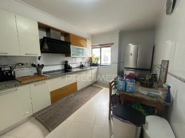 T2 c/ 2 Wc e Garagem 41m2 para dois carros na Amadora