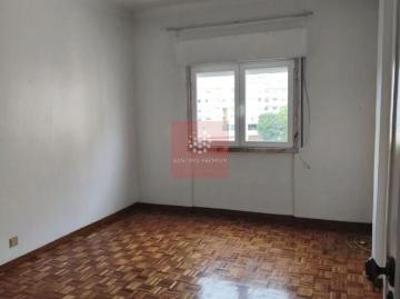 T2 com terraço 70m2 + 50m2 de logradouro
