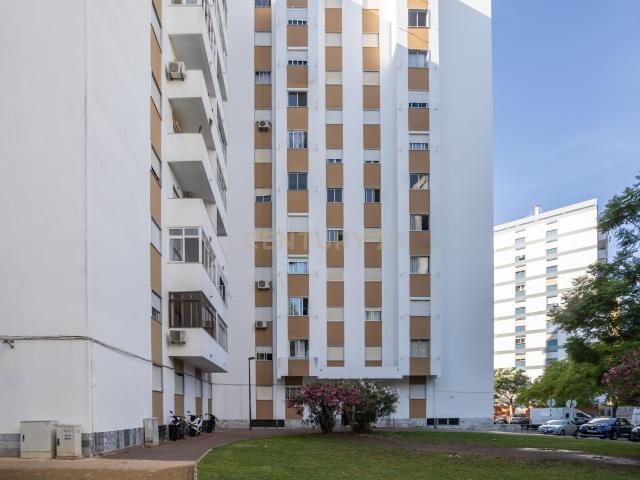 T2 com 84m2 de área útil Corroios, Seixal
